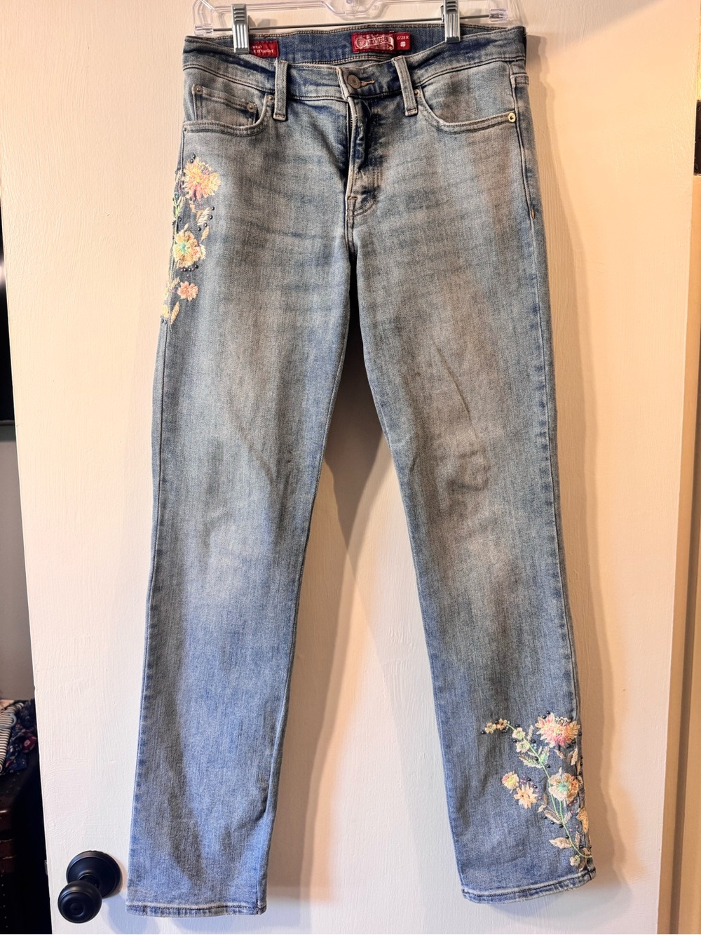 Lucky Brand Floral Embroidered Jeans. Size 6/28